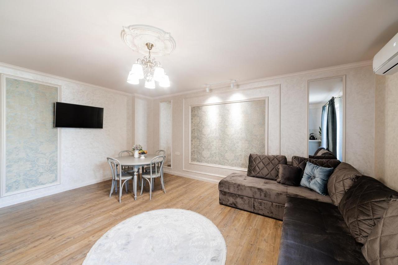 Lux Apartment On Duhnovicha Street .Free Parking. Uzjhorod Eksteriør bilde