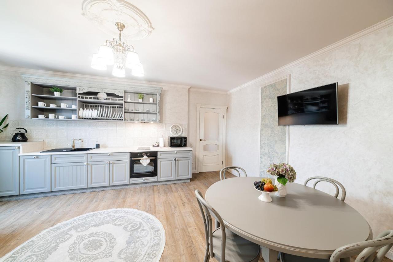 Lux Apartment On Duhnovicha Street .Free Parking. Uzjhorod Eksteriør bilde