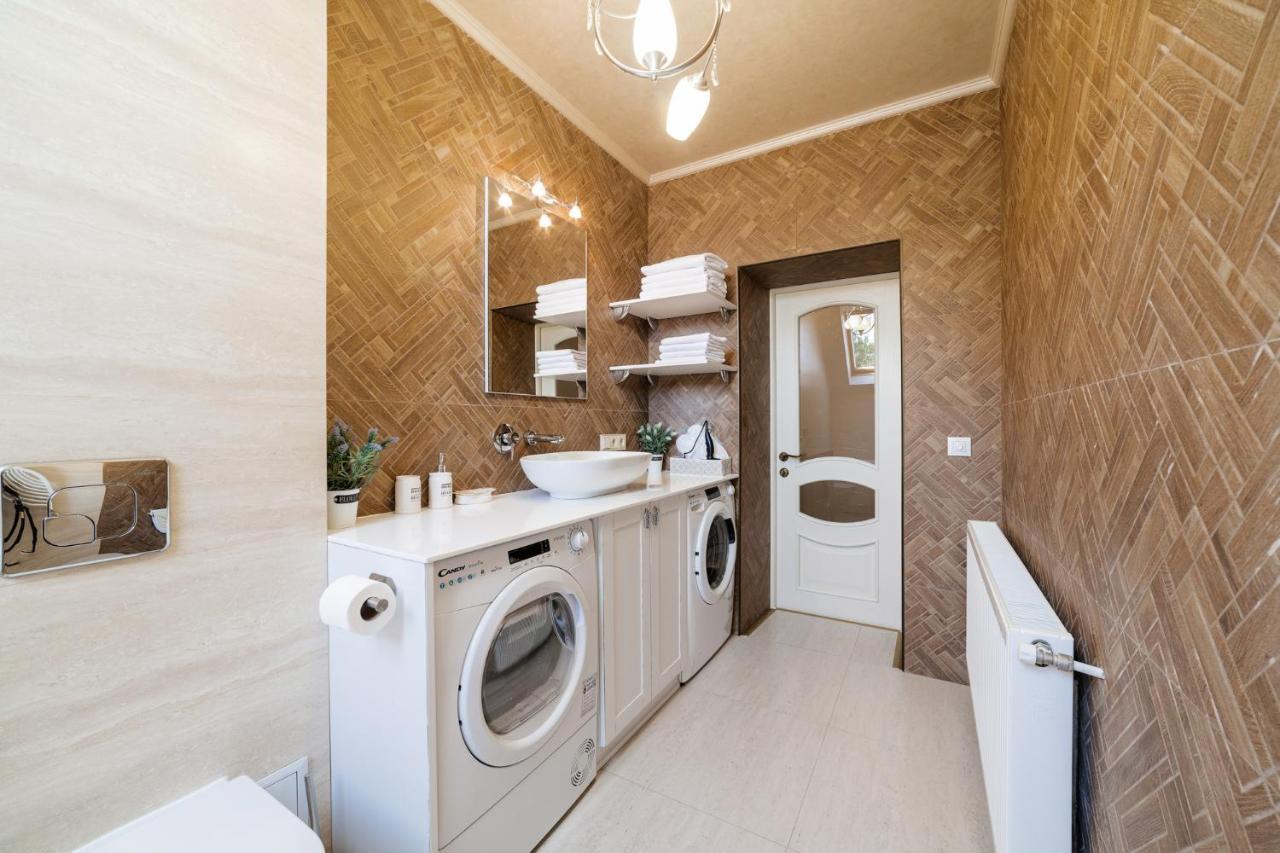 Lux Apartment On Duhnovicha Street .Free Parking. Uzjhorod Eksteriør bilde