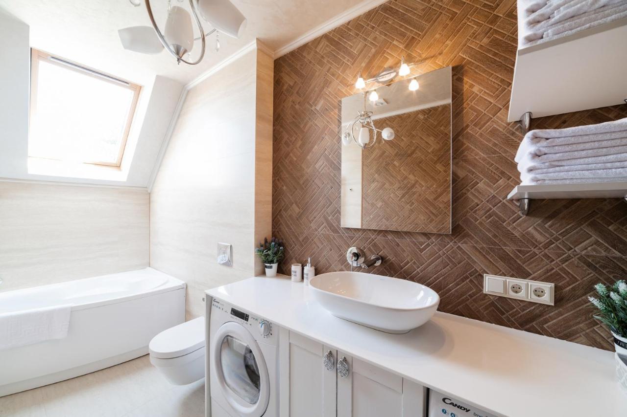Lux Apartment On Duhnovicha Street .Free Parking. Uzjhorod Eksteriør bilde