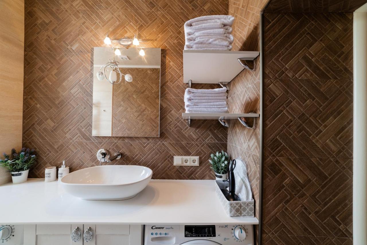 Lux Apartment On Duhnovicha Street .Free Parking. Uzjhorod Eksteriør bilde
